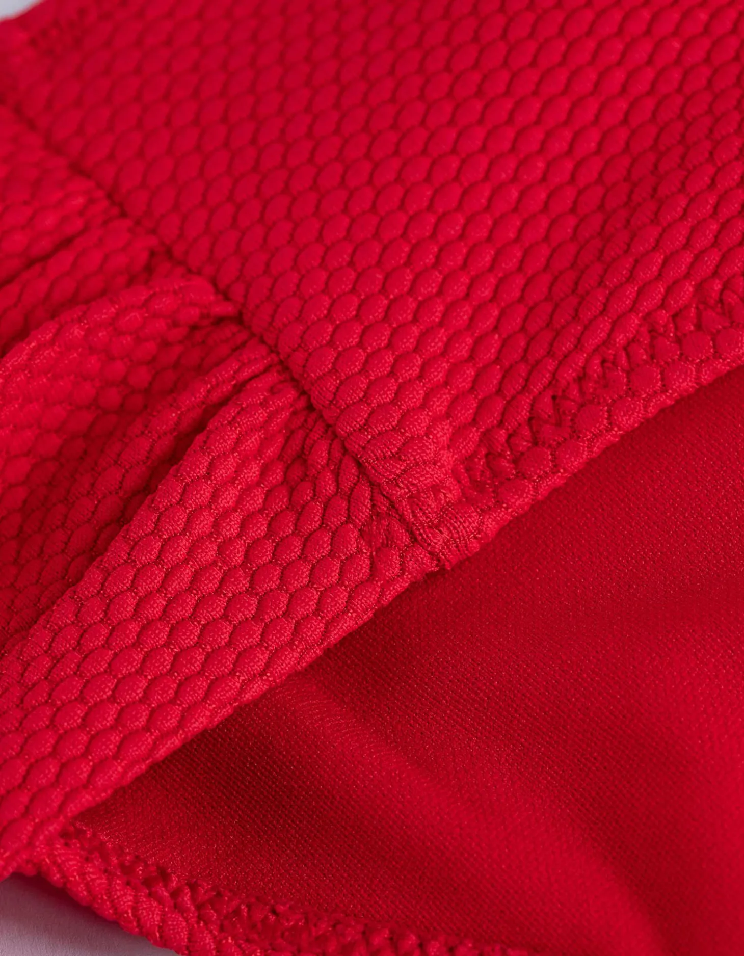 Bikinibroekje - Gestructureerd materiaal - rood