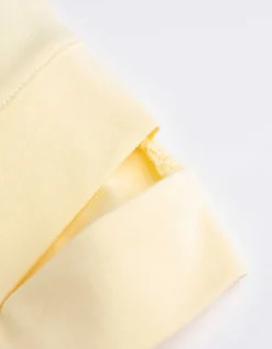 Cropped shirt - Cut-outs - lichtgeel