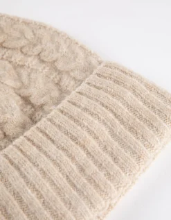 Gebreide muts - kabelpatroon - beige