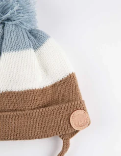 Muts met pompon - fleecevoering - lichtblauw