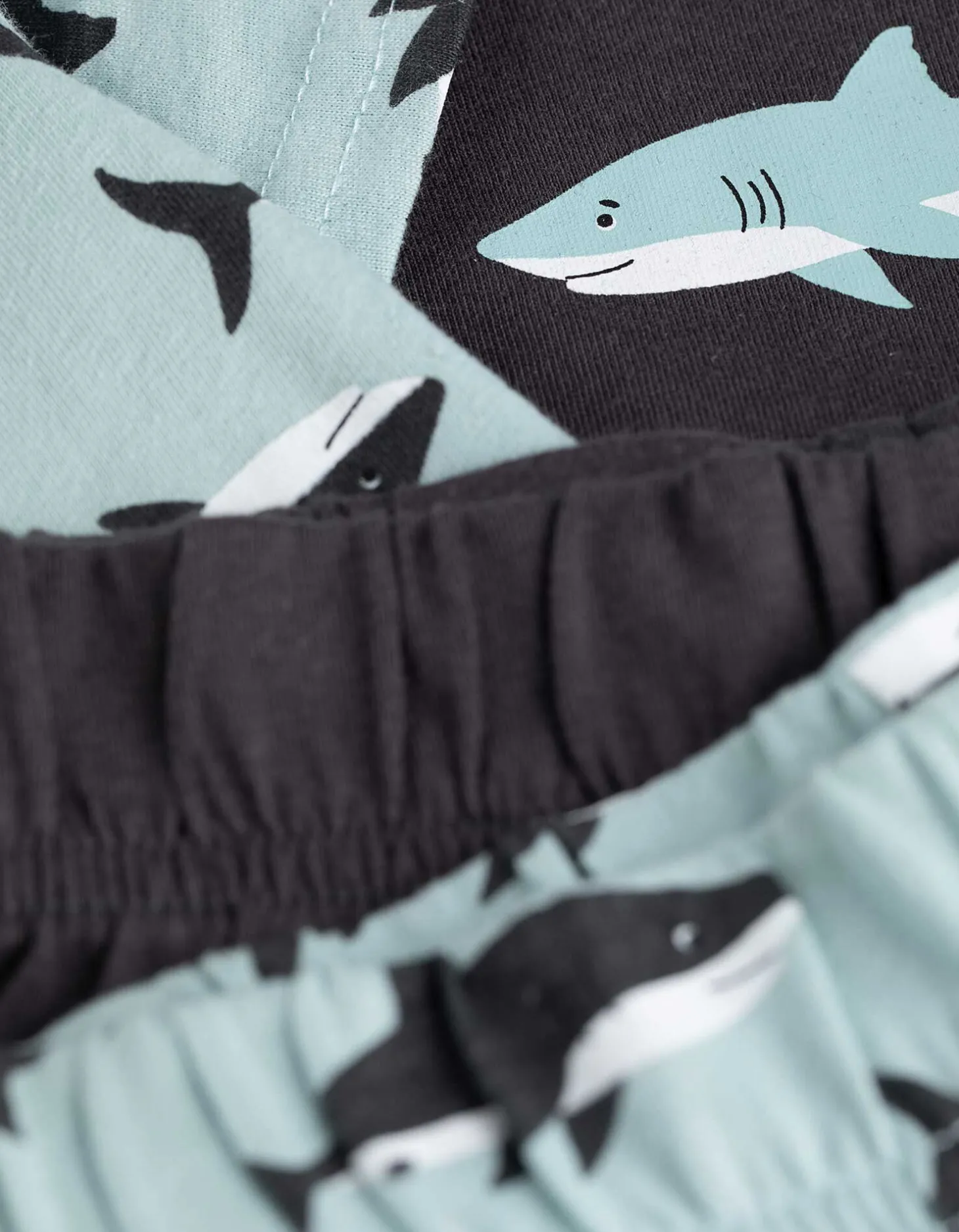 Pyjama set van shirt en shorts - donkergrijs