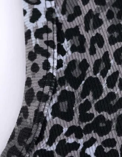 Top - Luipaardprint - lichtgrijs
