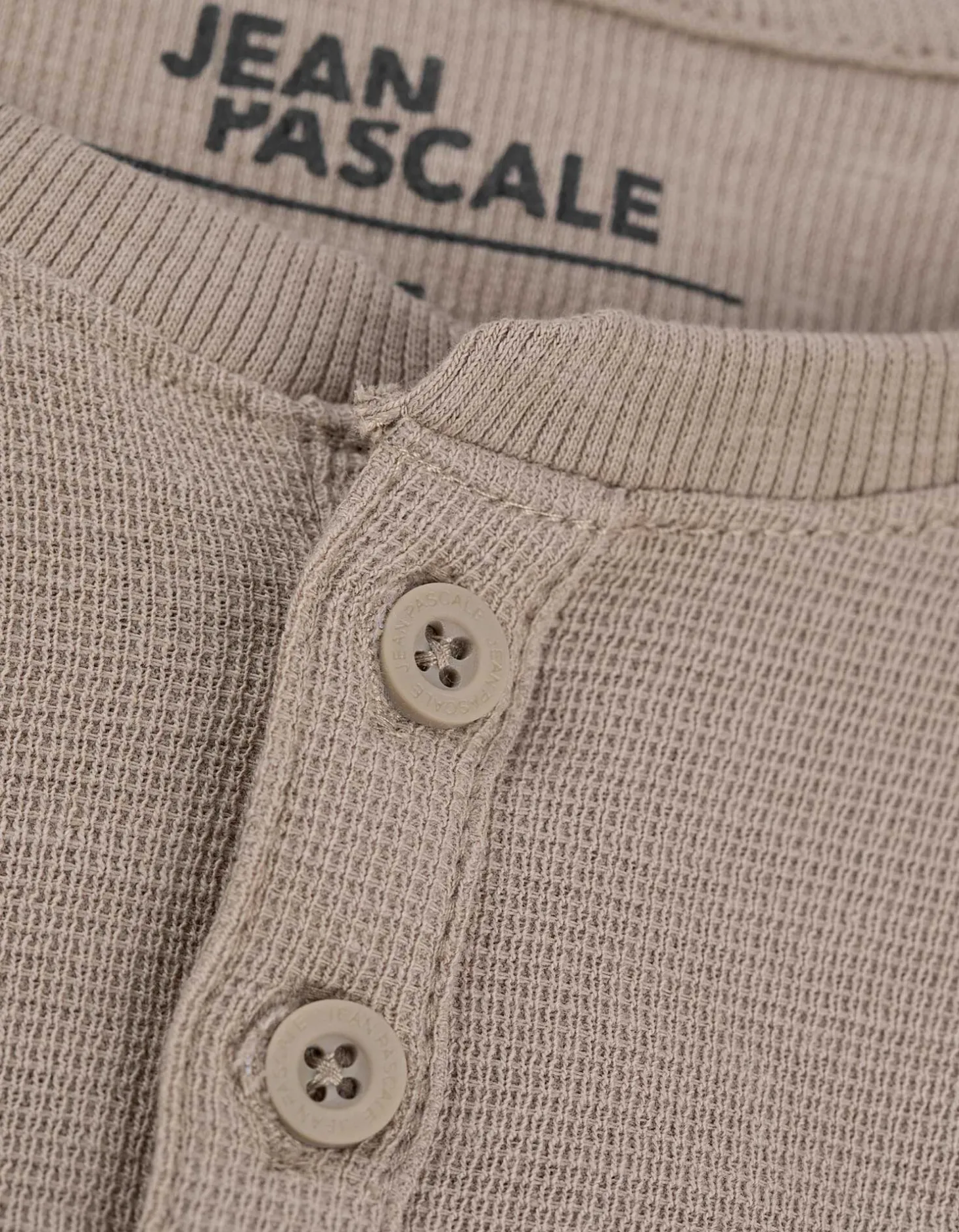 T-shirt - Knoopsluiting - beige