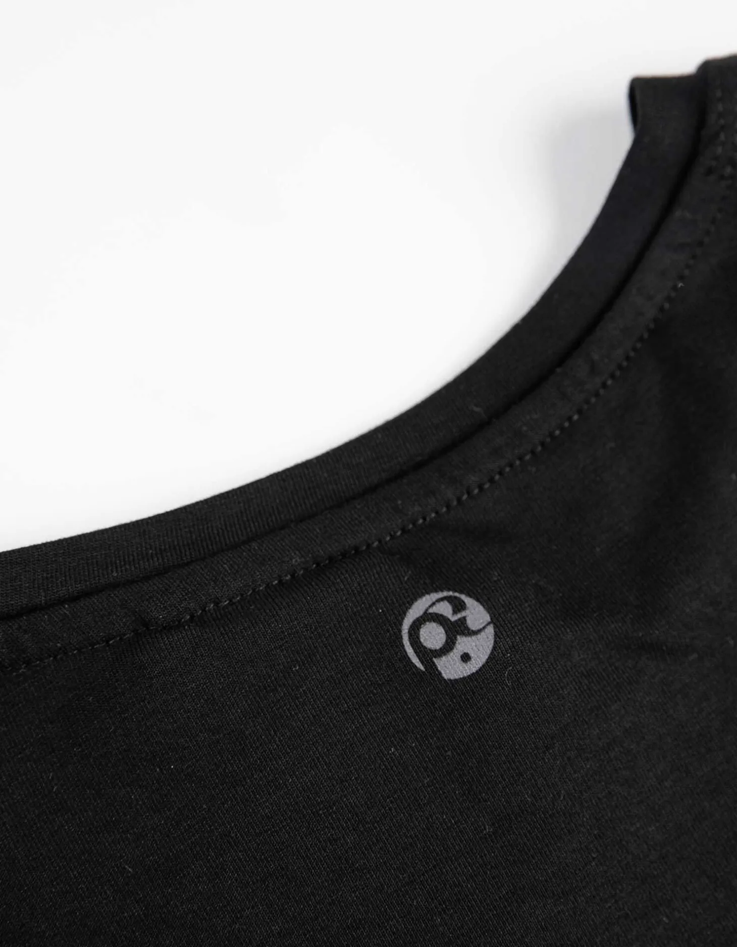 T-shirt - LENZING™ ECOVERO™ - zwart