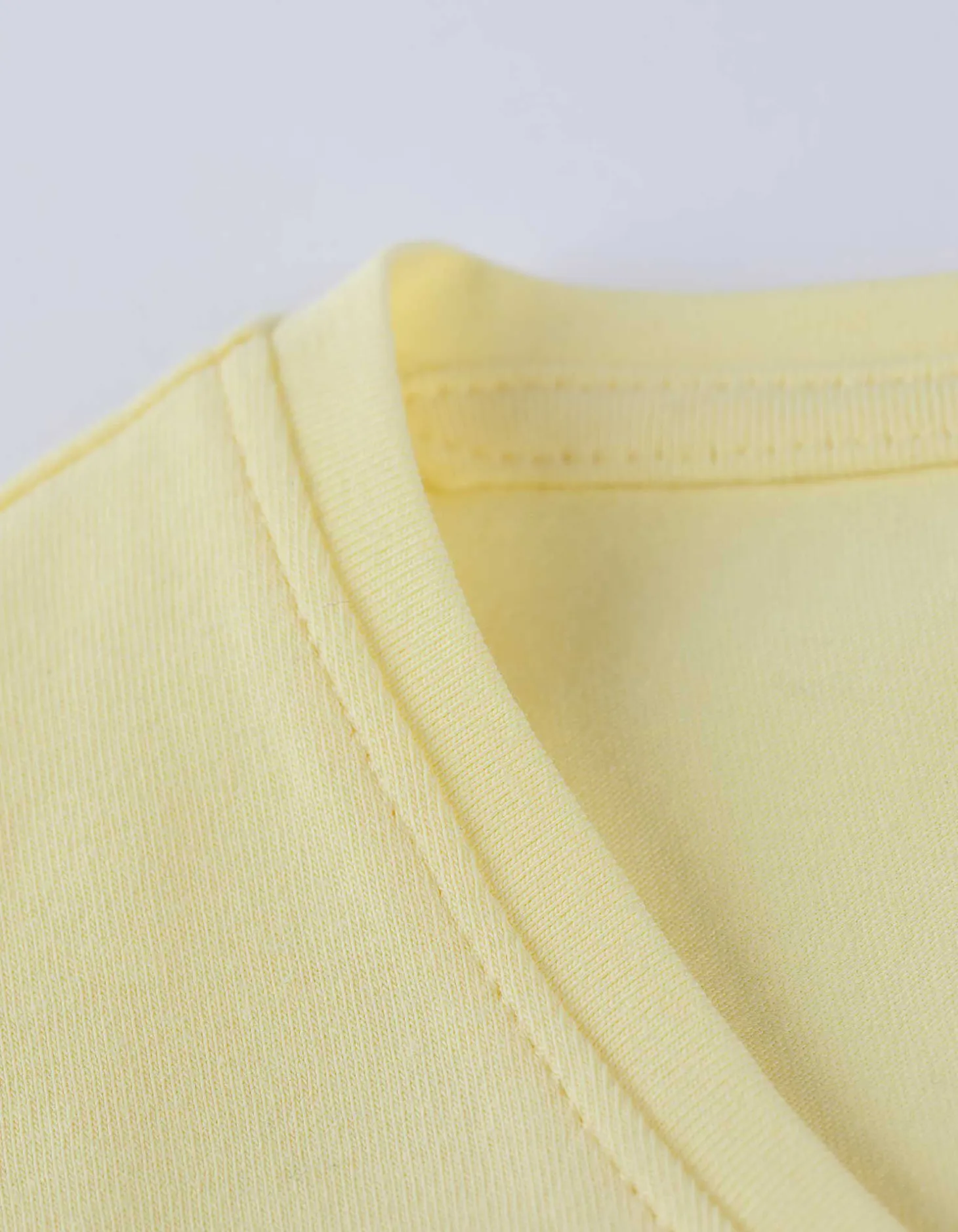 T-shirt - Met stretch - lichtgeel